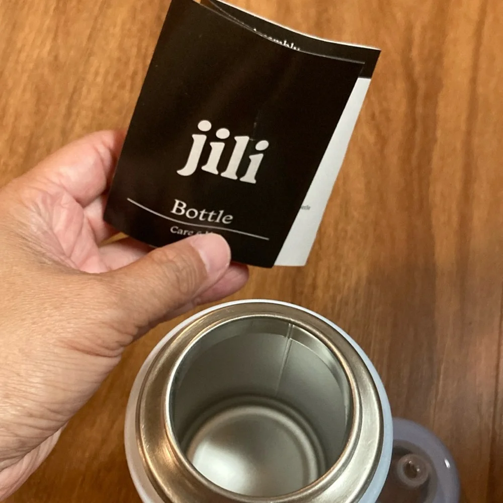 Jiji White and Gray Insulated Baby travel Bottle - Picture 5 of 9